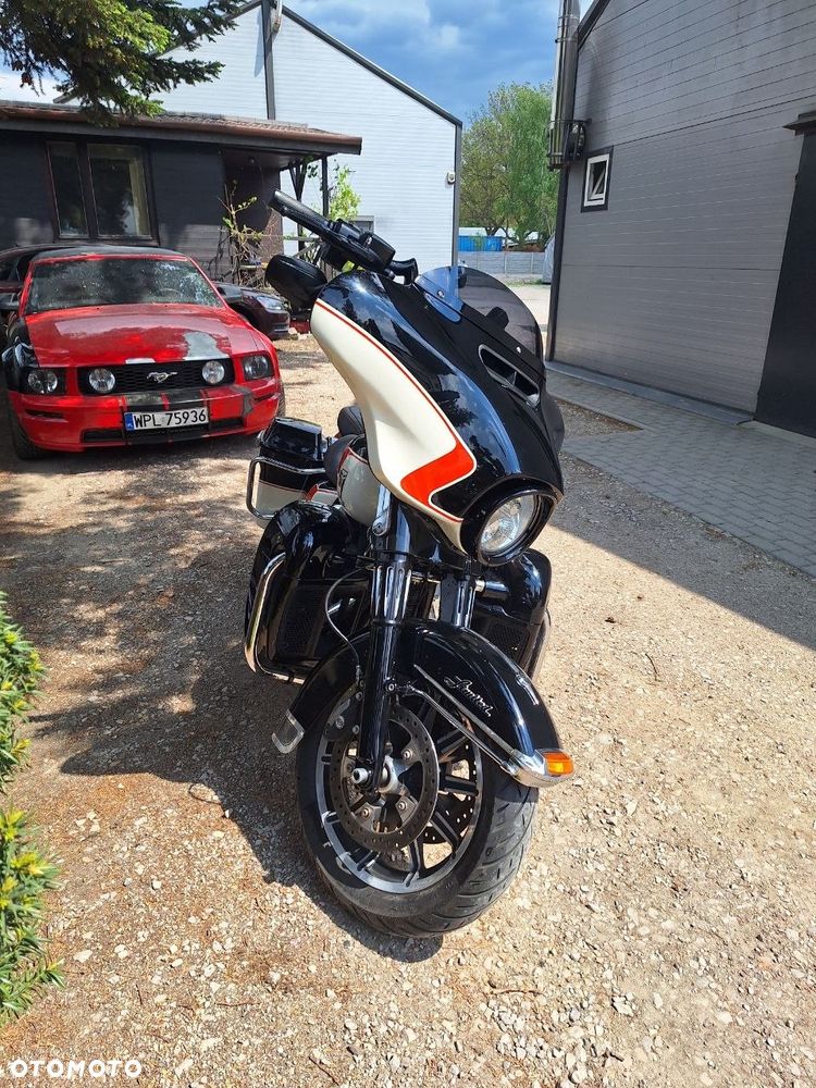 Harley-Davidson Touring Street Glide - 2