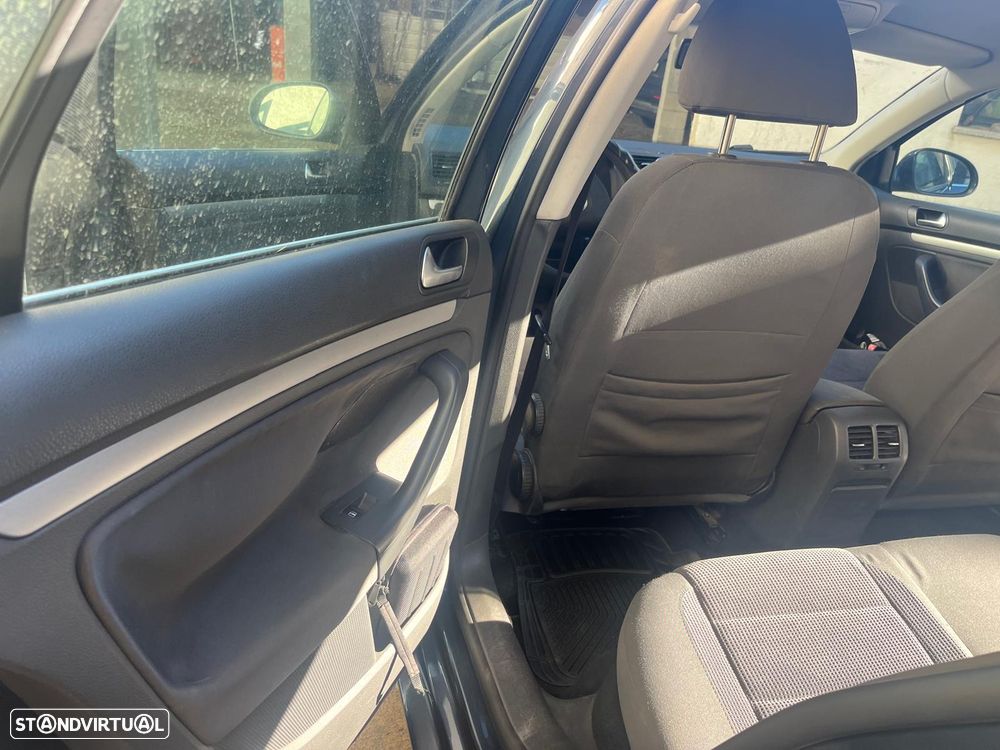 VW Jetta 1.9 TDi Confortline - 9