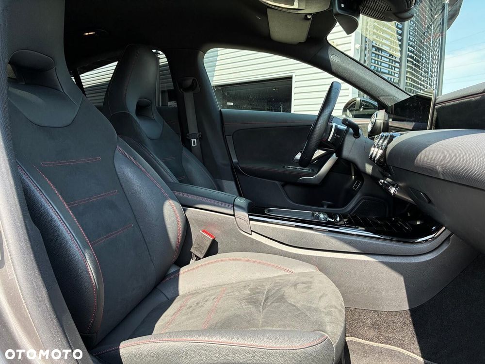 Mercedes-Benz CLA 200 Progressive 7G-DCT - 15