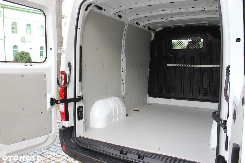 Nissan NV400 - 24