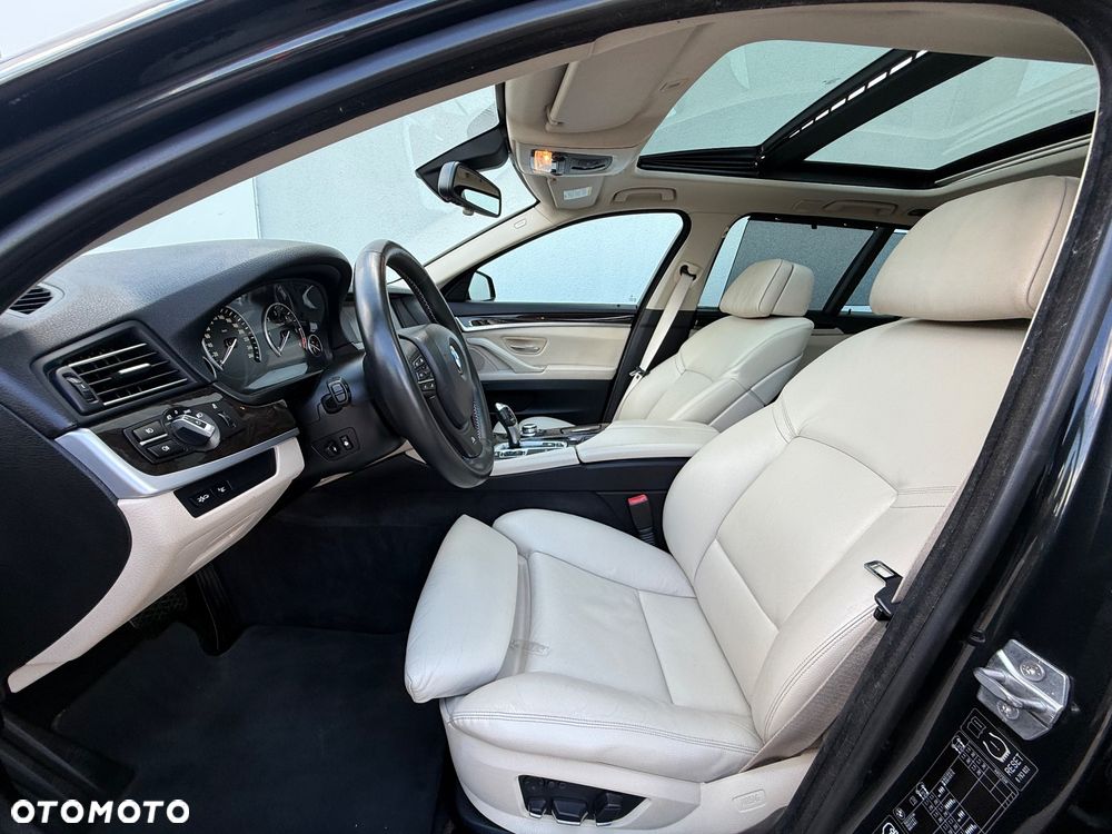 BMW Seria 5 525d Sport-Aut - 23