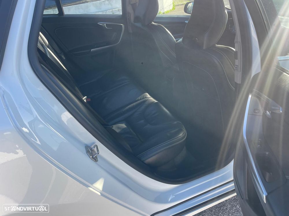 Volvo V60 D6 Twin Engine Geartronic Momentum — fotografia 9