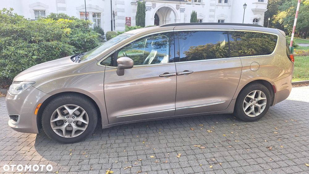 Chrysler Pacifica - 10