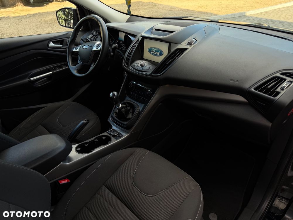 Ford Kuga 1.5 EcoBoost 2x4 Titanium - 25