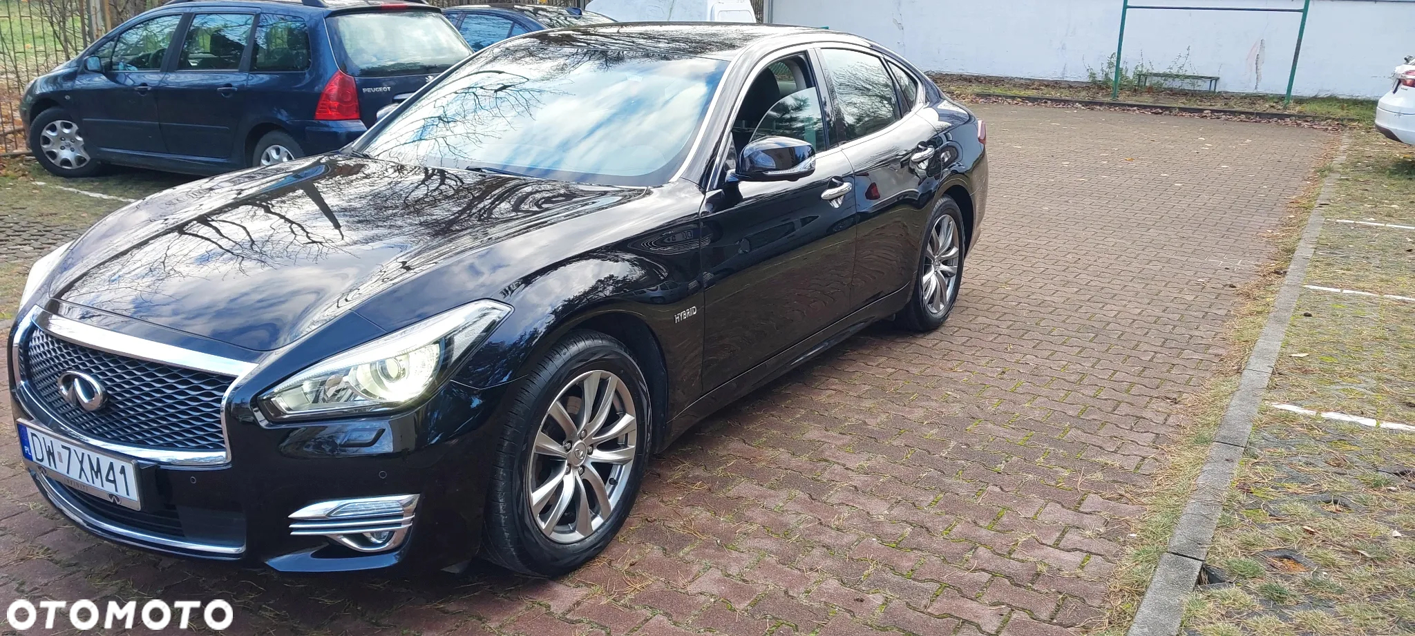 Infiniti Q70 Hybrid Premium Tech - 2