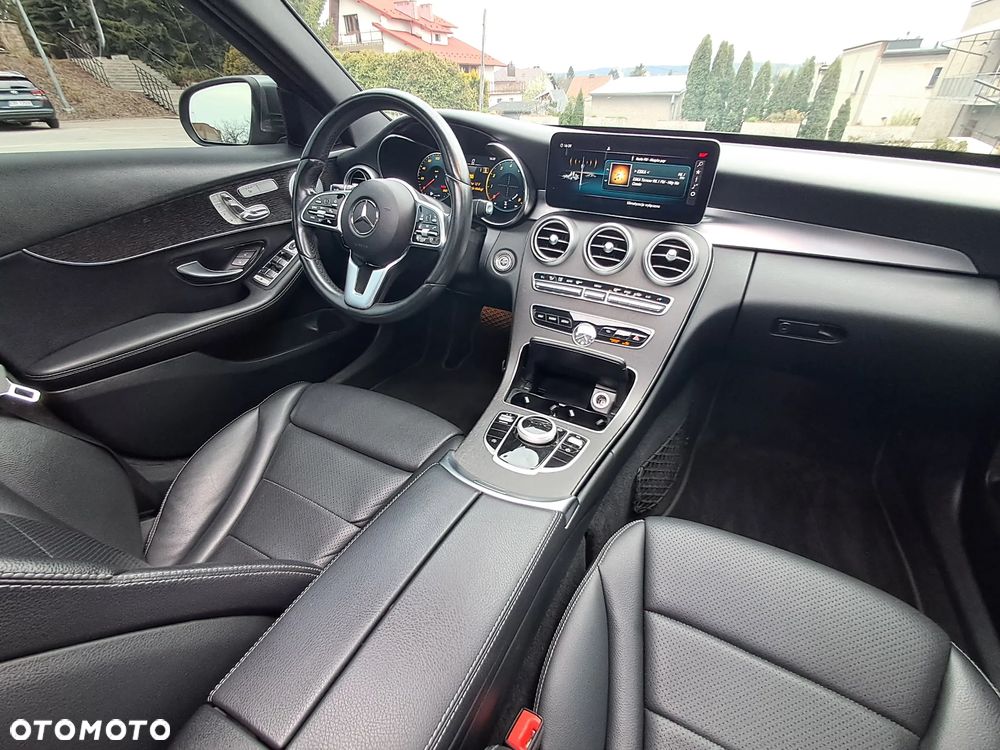 Mercedes-Benz Klasa C 300 4Matic 9G-TRONIC Exclusive - 13