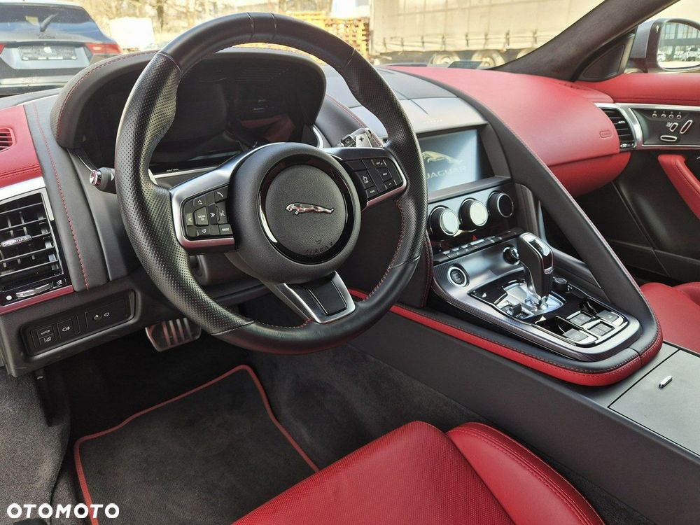 Jaguar F-Type - 25