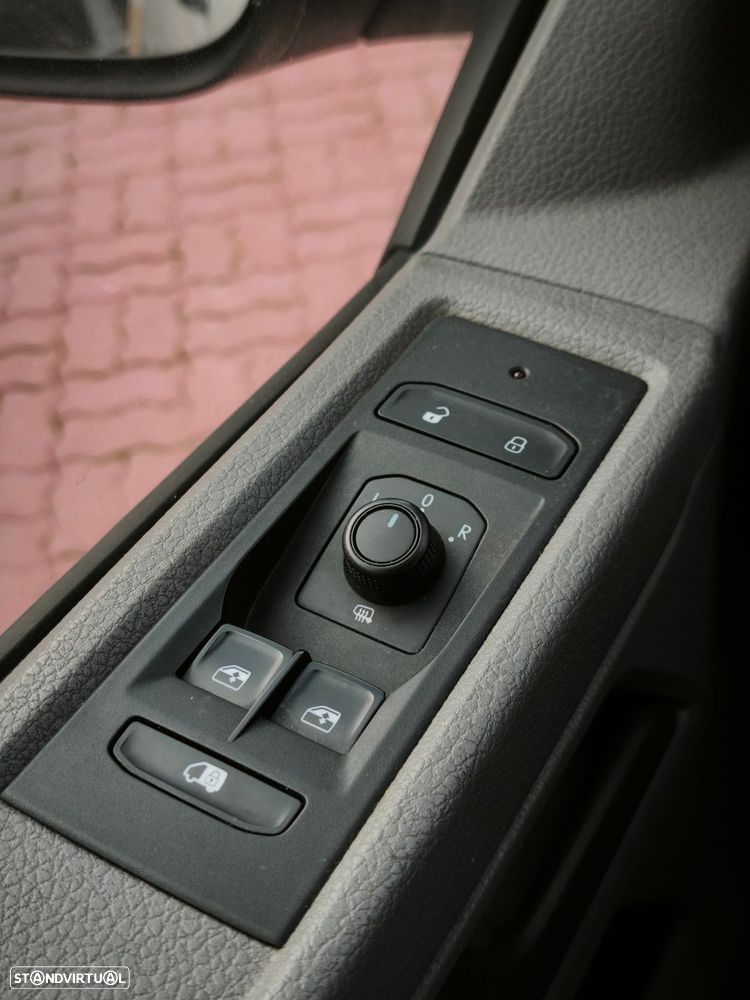 VW Transporter 2.0 TDI L2H1 - 21