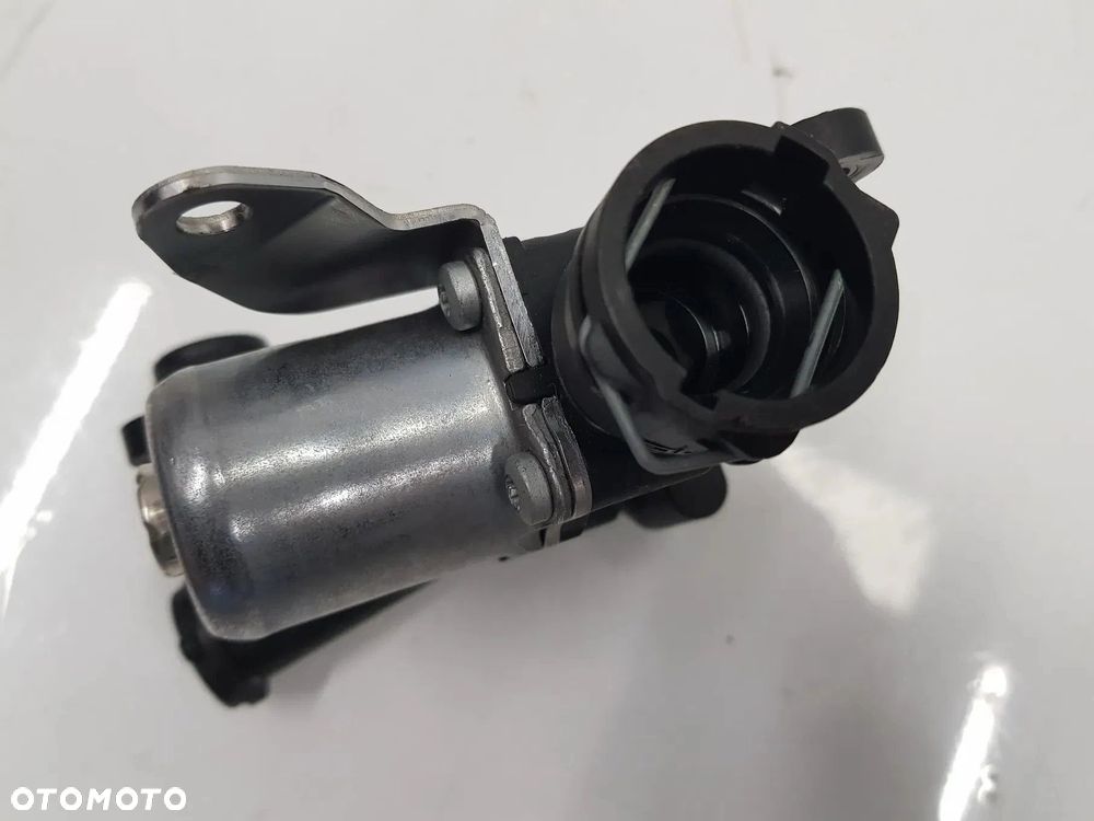 ELEKTROZAWÓR mieszalnik wody Mercedes W205 C63 AMG M177 A1772030064 - 4