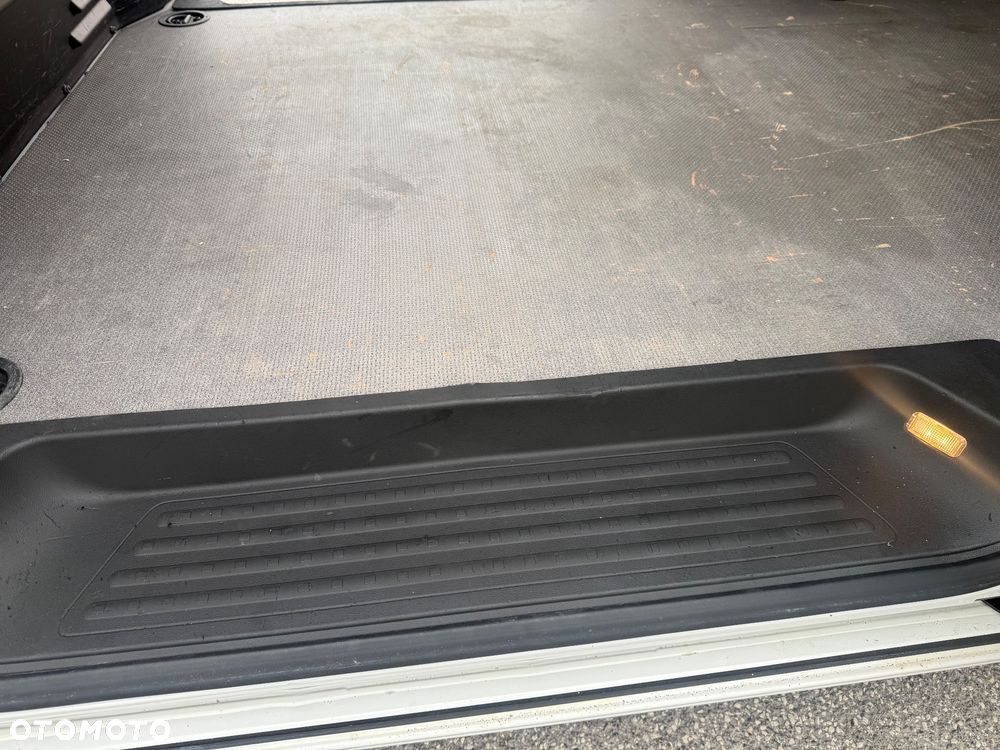 Volkswagen Transporter. LONG - 14