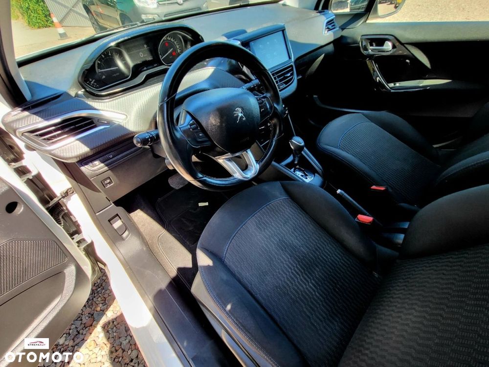 Peugeot 208 - 16