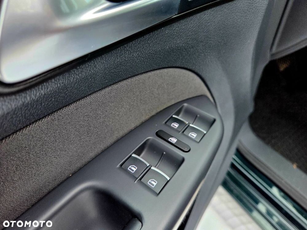 Volkswagen Touran 2.0 TDI DPF Highline DSG - 28