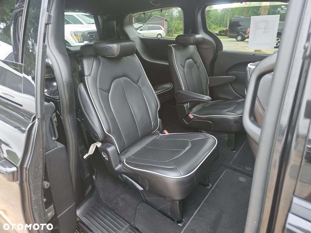 Chrysler Pacifica - 8