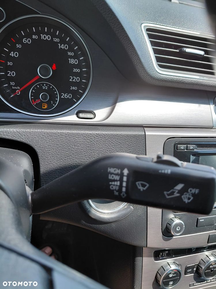 Volkswagen Passat 2.0 TDI Comfortline - 25