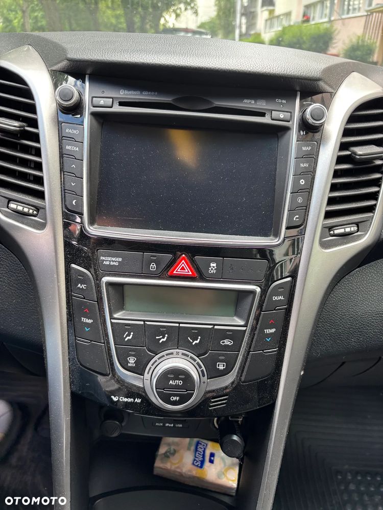 Hyundai i30 blue Kombi 1.6 GDi YES Silver - 14