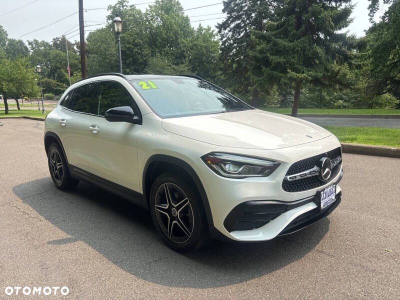 Mercedes-Benz GLA 250 8G-DCT AMG Line - 3