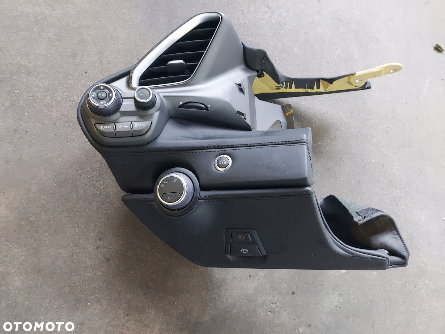 OSŁONA LICZNIKA DESKI FERRARI 488 GTB LEWA 87438700 - 1