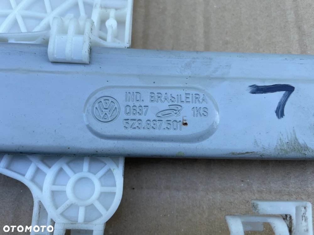 VW FOX PODNOŚNIK SZYBY PRAWY MANUALNY ORYGINAŁ - 2
