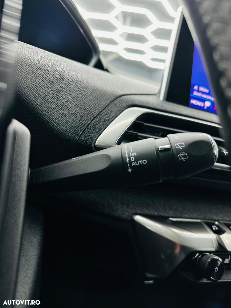 Peugeot 5008 PureTech 130 Stop & Start Allure Business-Paket - 33