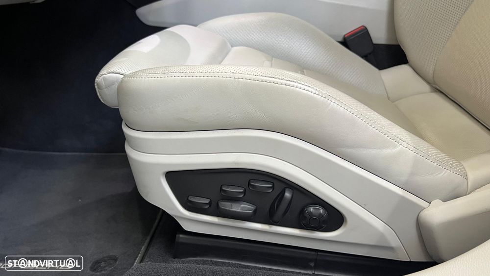 Porsche Panamera 4 E-Hybrid Platinum Edition - 27