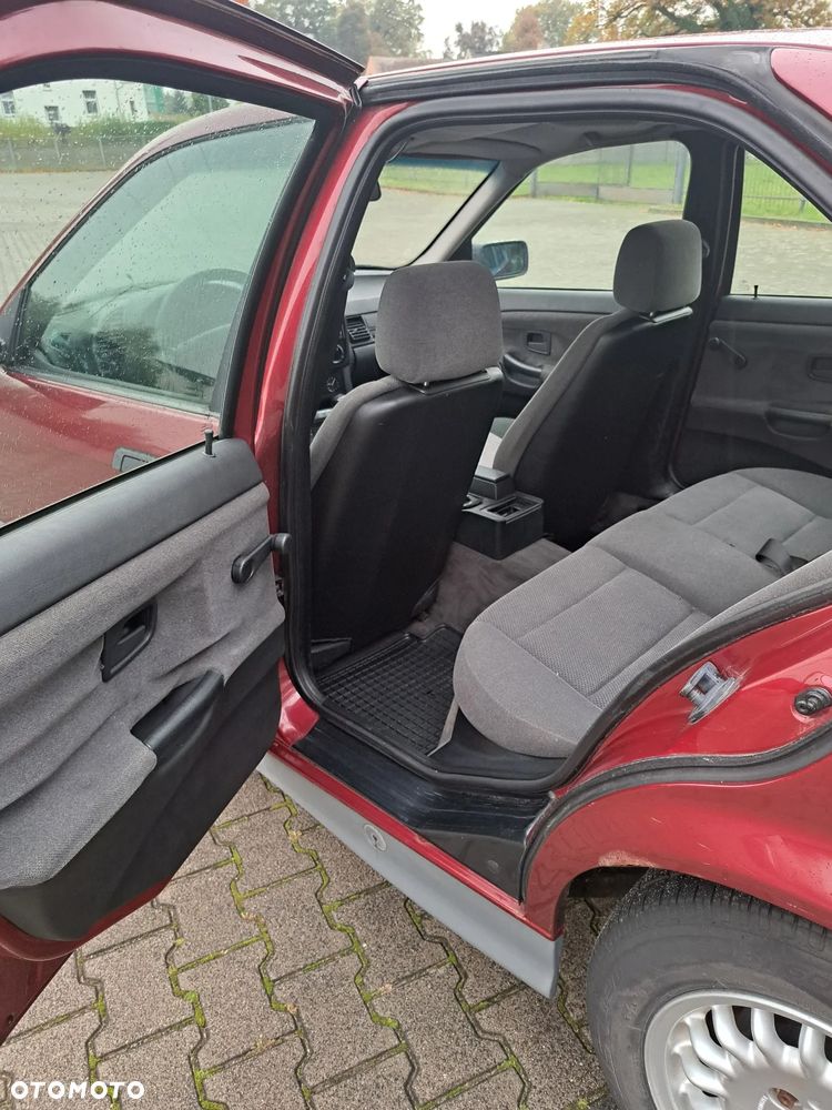 BMW Seria 3 318i Touring - 22