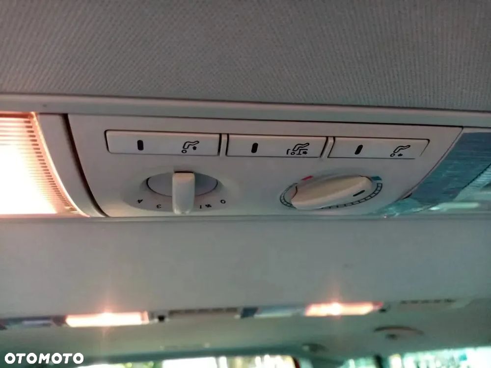 Volkswagen Caravelle - 14