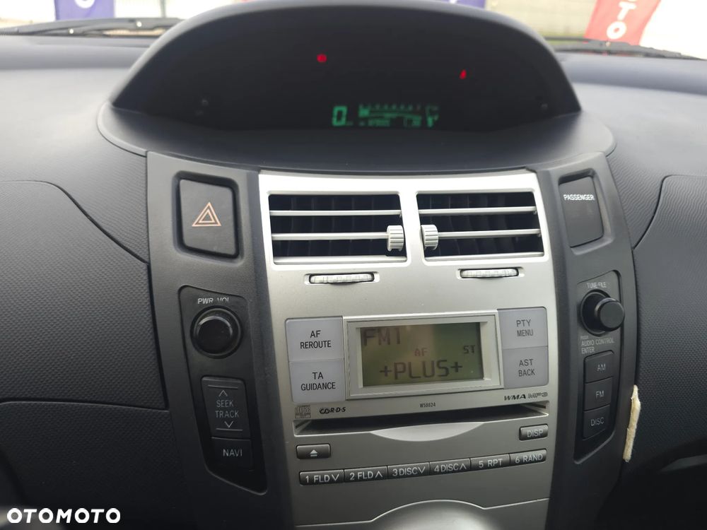 Toyota Yaris 1.3 Sol MM - 24