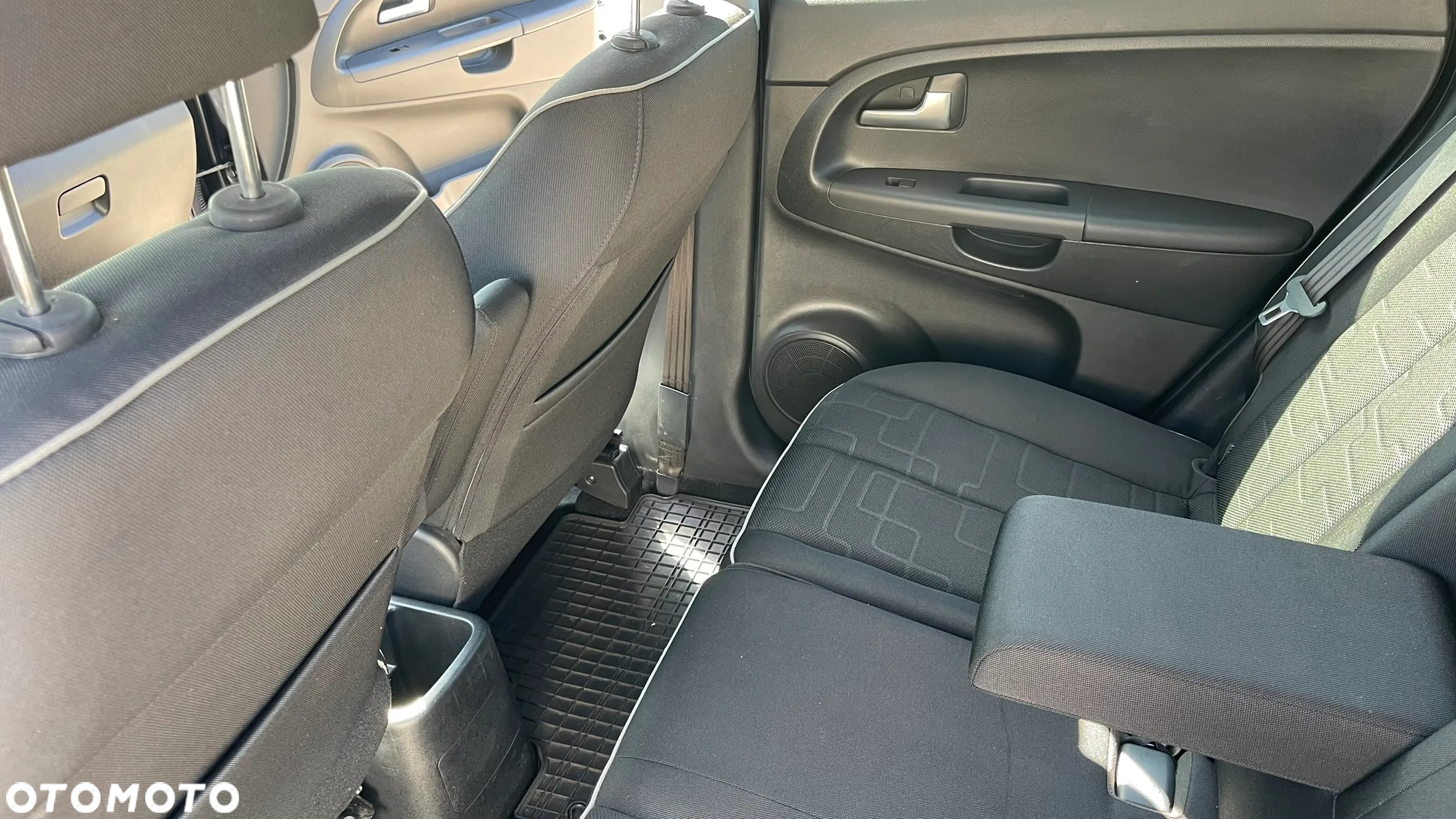 Kia Venga - 34
