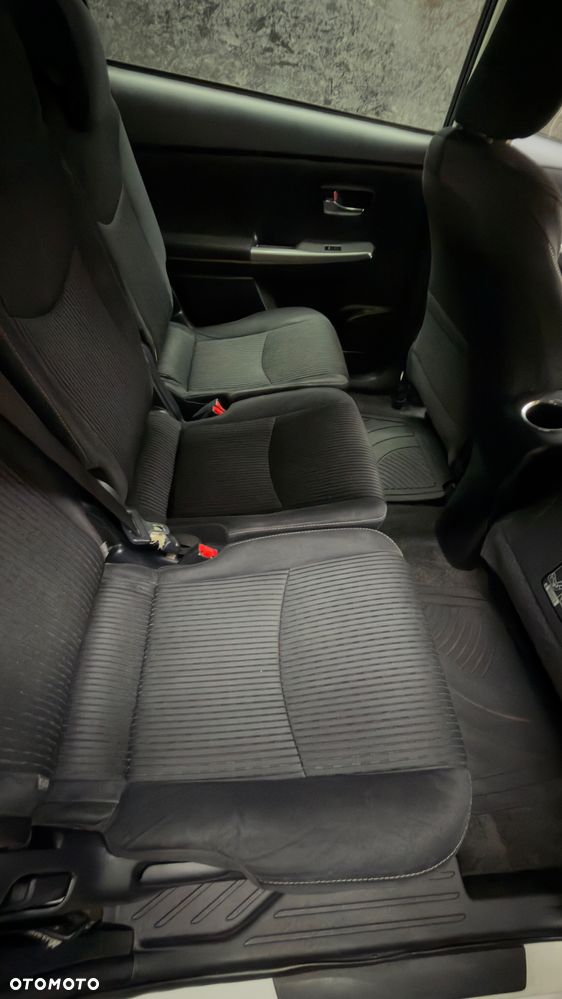 Toyota Prius+ (Hybrid) - 11