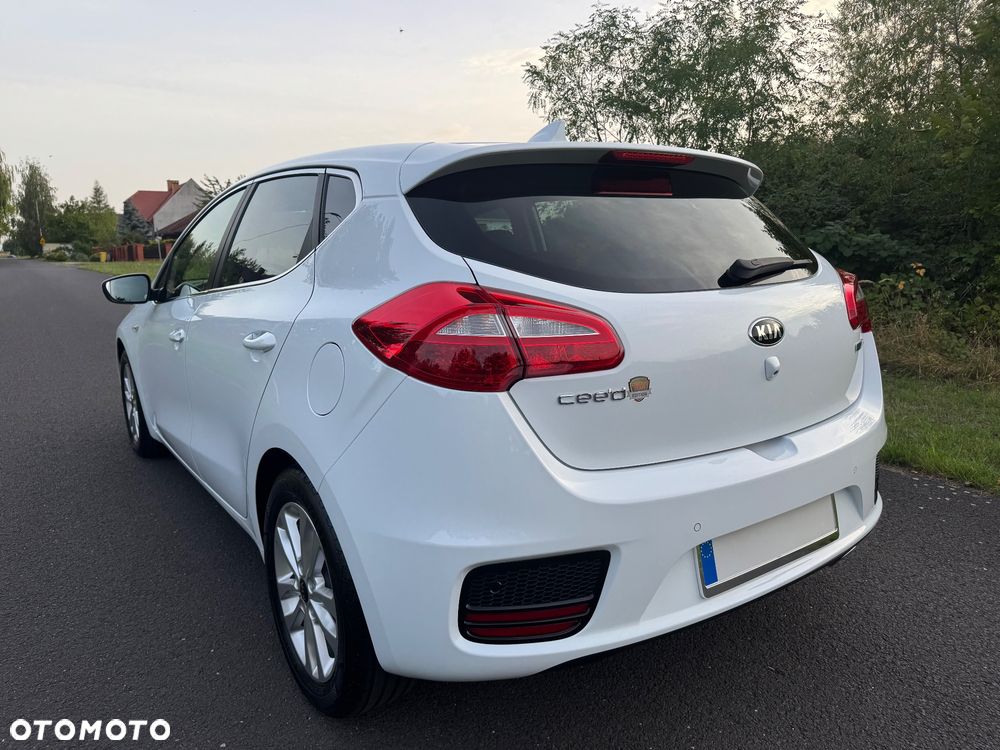Kia Ceed 1.4 CVVT ISG Dream Team Edition - 4