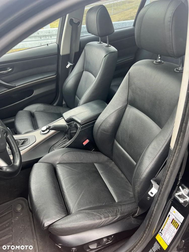 BMW Seria 3 335i xDrive - 24