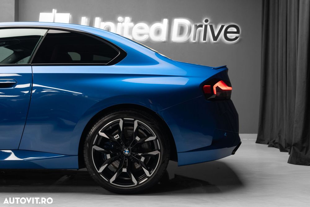 BMW M2 M240i xDrive - 10
