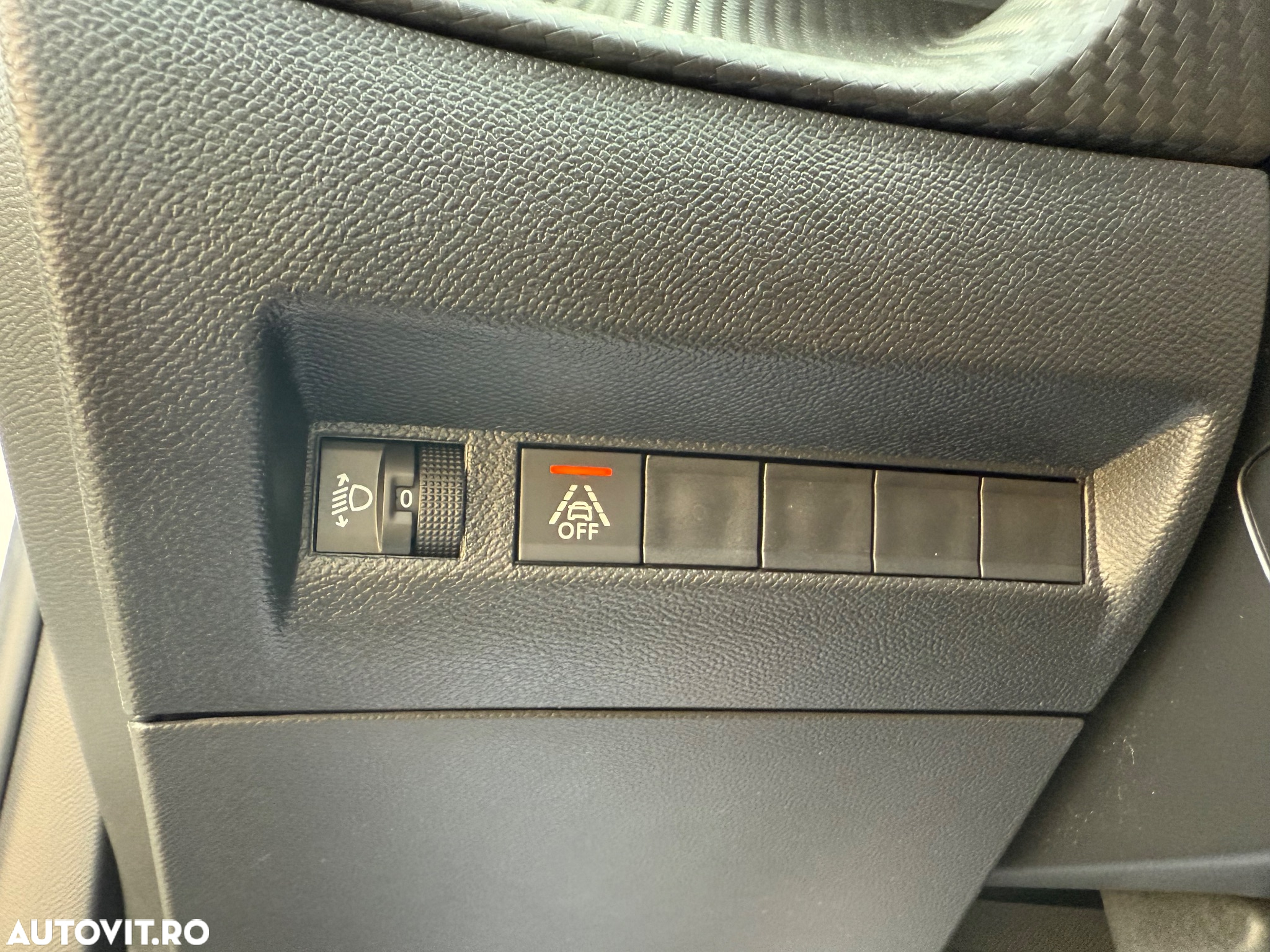 Peugeot 2008 1.5 BlueHDI 130 S&S EAT8 Allure - 21