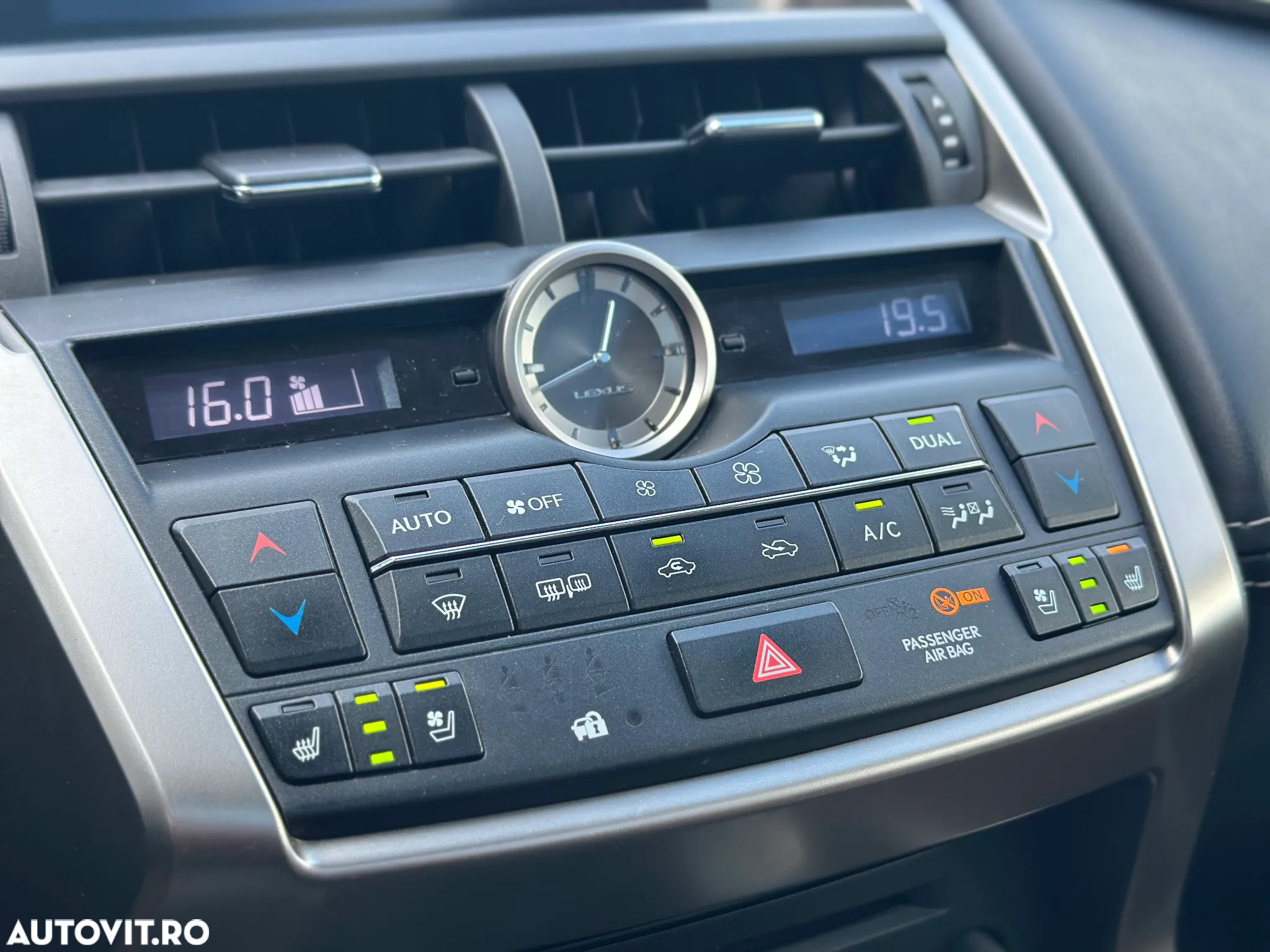 Lexus Seria NX 300h AWD Luxury - 27
