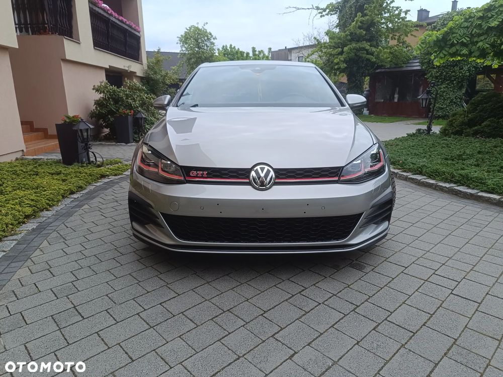 Volkswagen Golf - 6