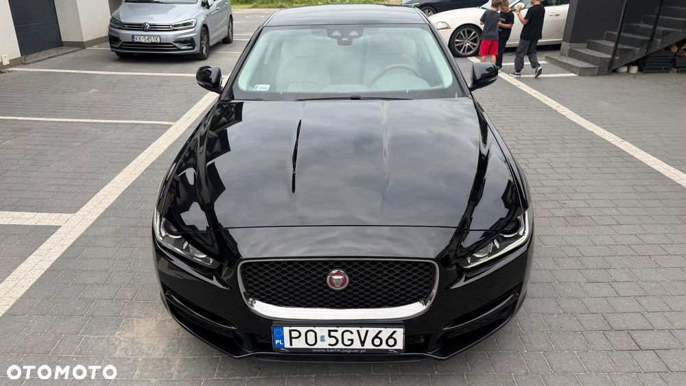 Jaguar XE 2.0 T Prestige - 2