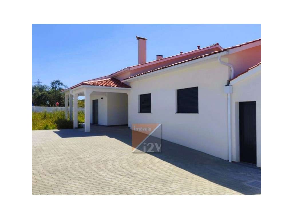 Moradia Geminada T3 Nova em Pinheiros - Leiria | Bons Acabamentos e... - Grande imagem: 2/18