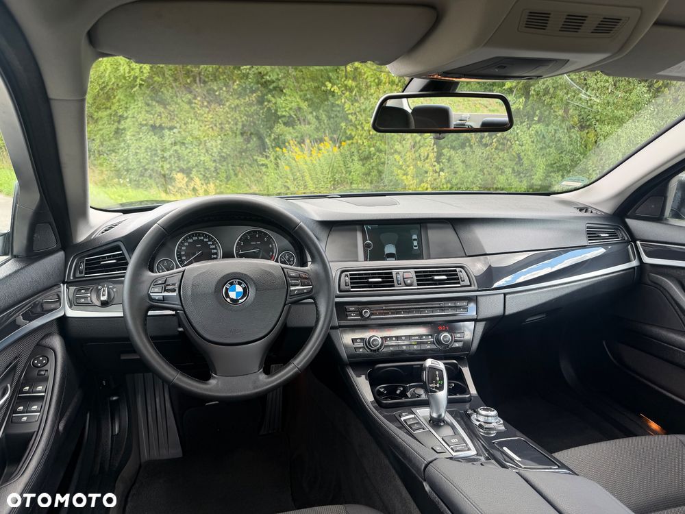 BMW Seria 5 520i - 13