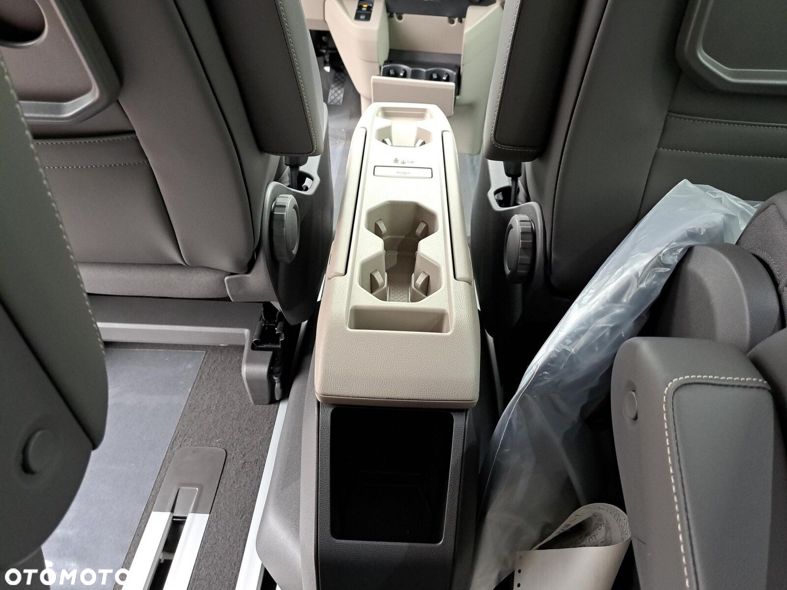 Volkswagen Multivan - 21