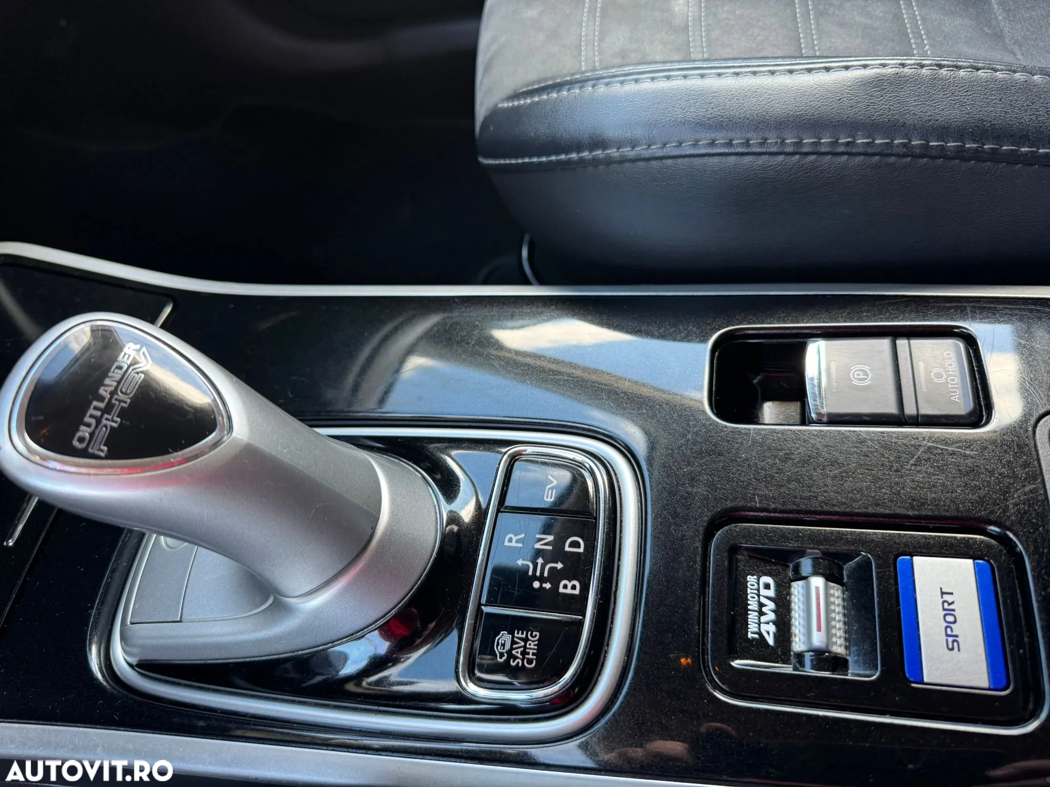 Mitsubishi Outlander 2.4 4WD Plug-In Hybrid Plus - 11