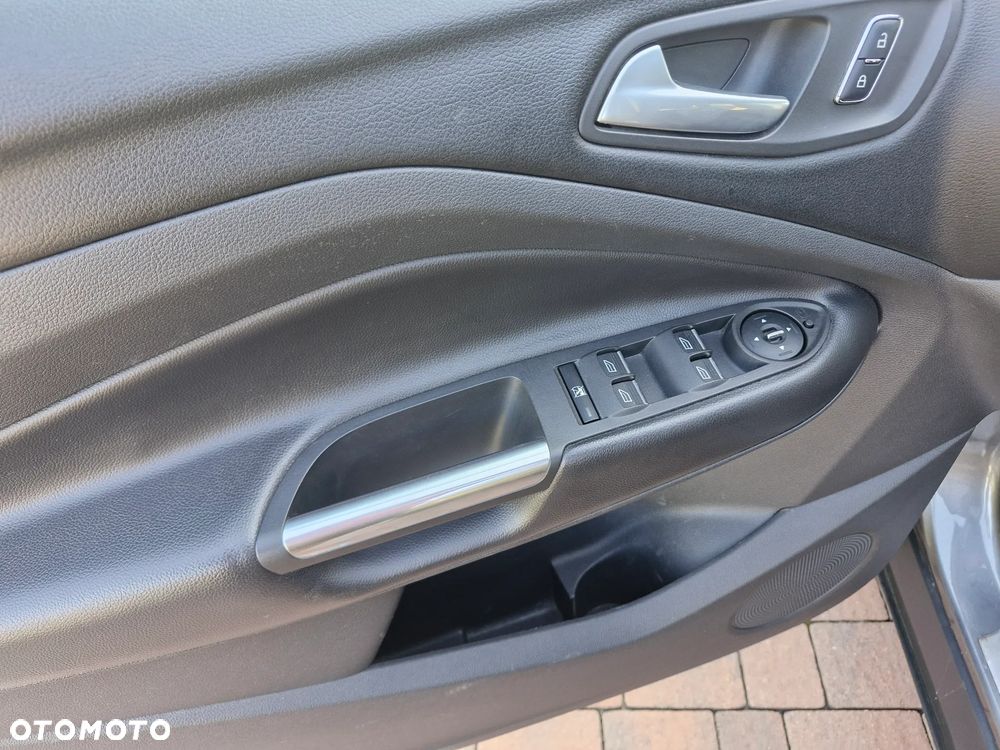 Ford Kuga 2.0 TDCi 2x4 Titanium - 24