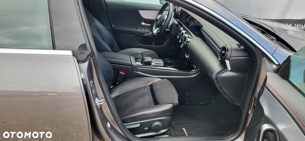 Mercedes-Benz CLA 180 d AMG Line - 18