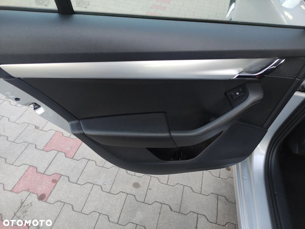 Skoda Octavia 1.6 TDI Ambition DSG - 9