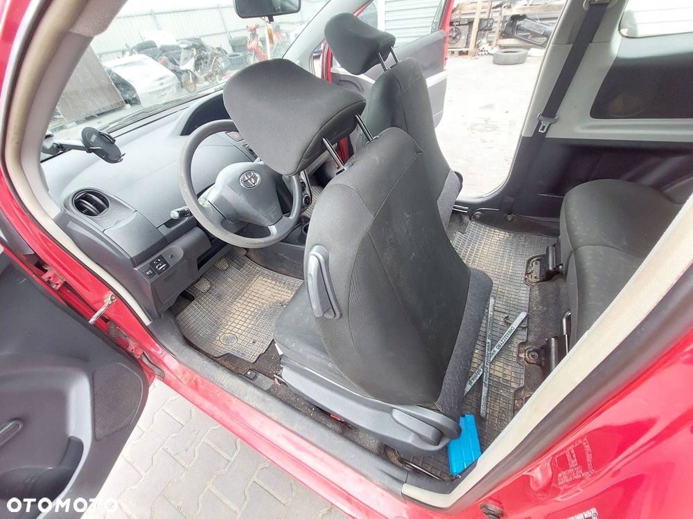 FOTEL LEWY PRZÓD TOYOTA YARIS II - 11