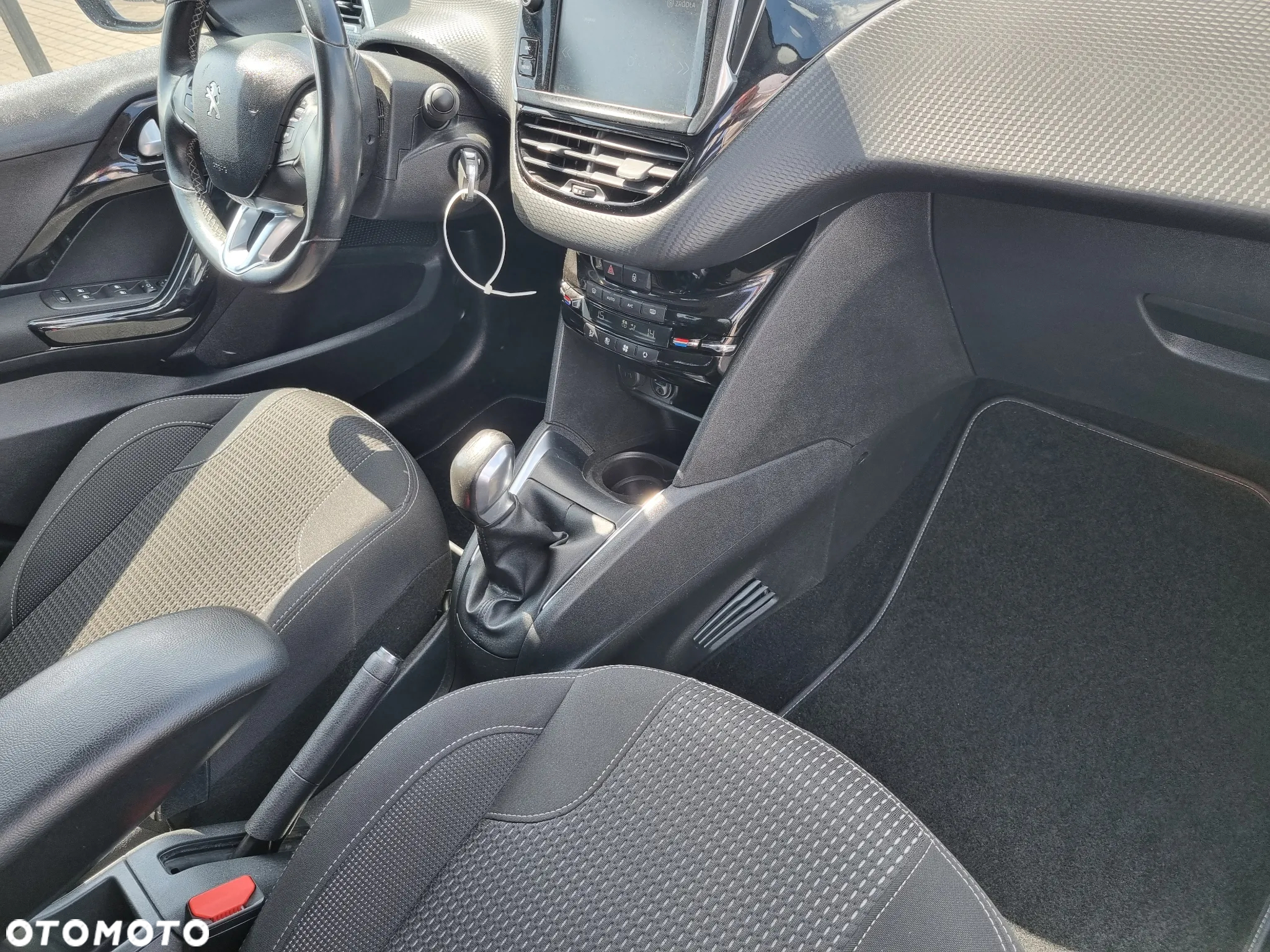 Peugeot 208 1.2 PureTech GPF Signature S&S - 9