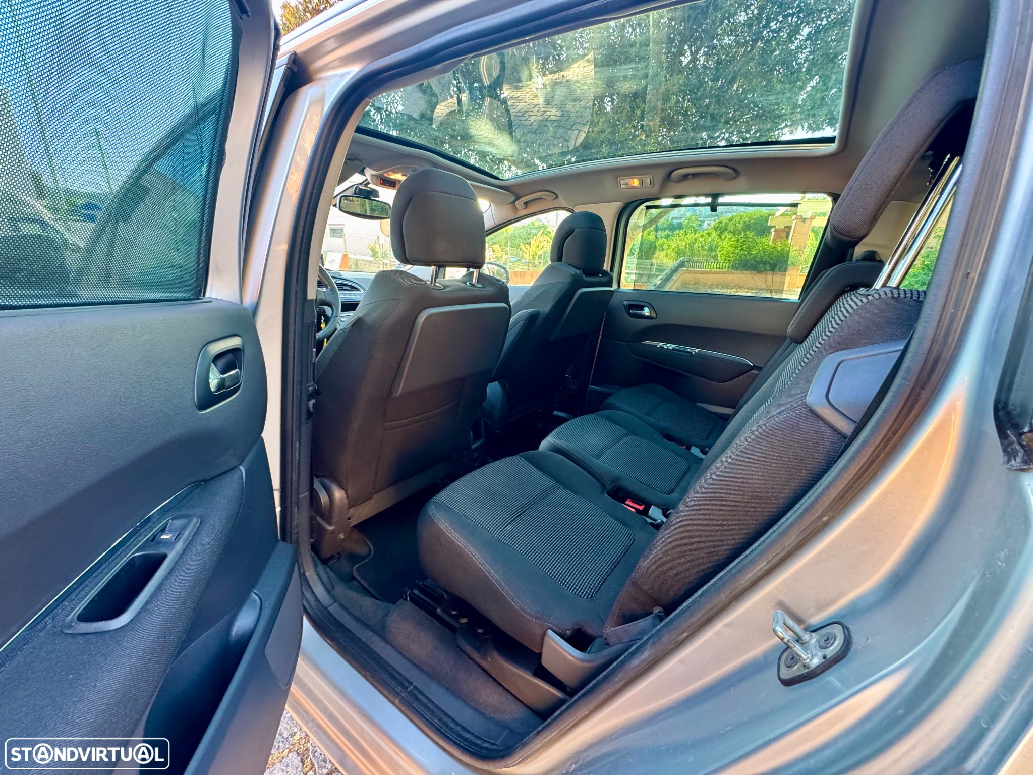 Peugeot 5008 1.6 HDi Executive CMP6 JLL17 - 8