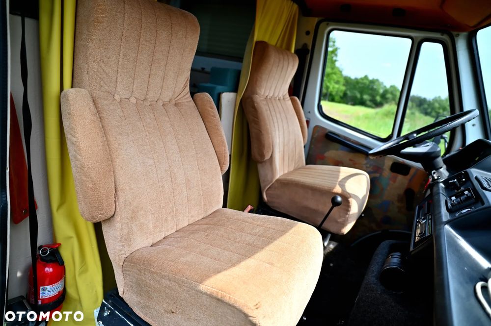 Mercedes-Benz 409D - 14