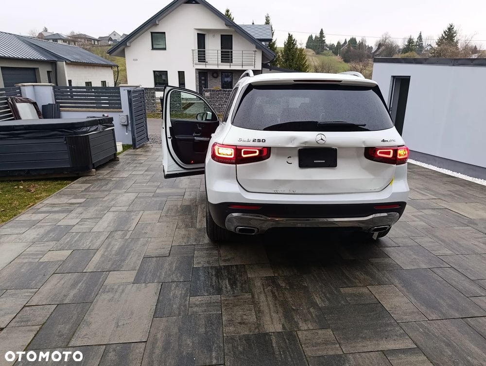 Mercedes-Benz GLB 250 4Matic 8G-DCT Style - 5