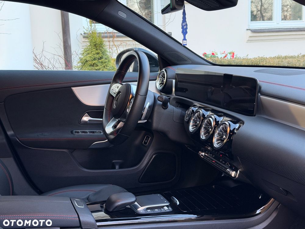 Mercedes-Benz CLA 200 AMG Line 7G-DCT - 32