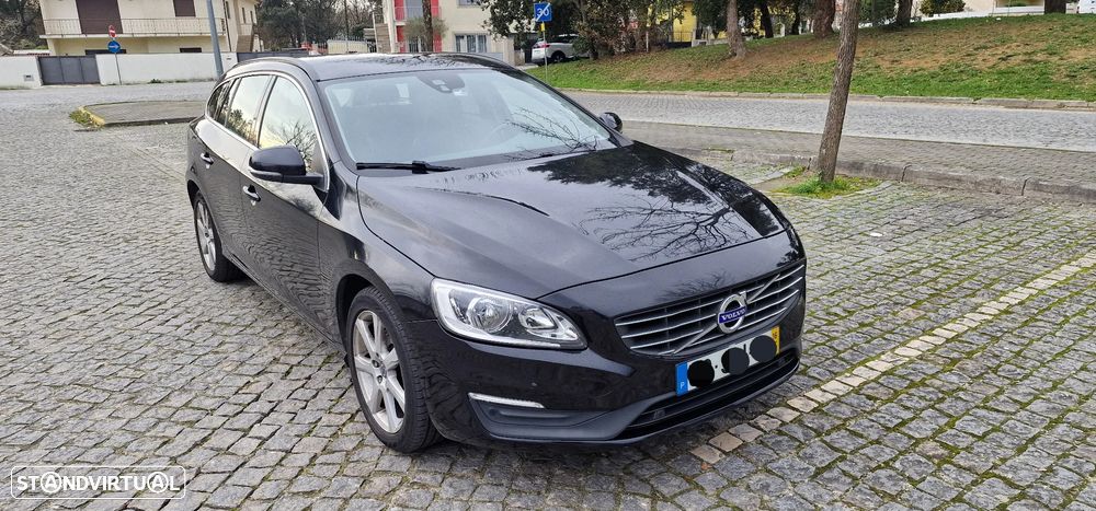 Volvo V60 2.0 D2 Momentum - 1